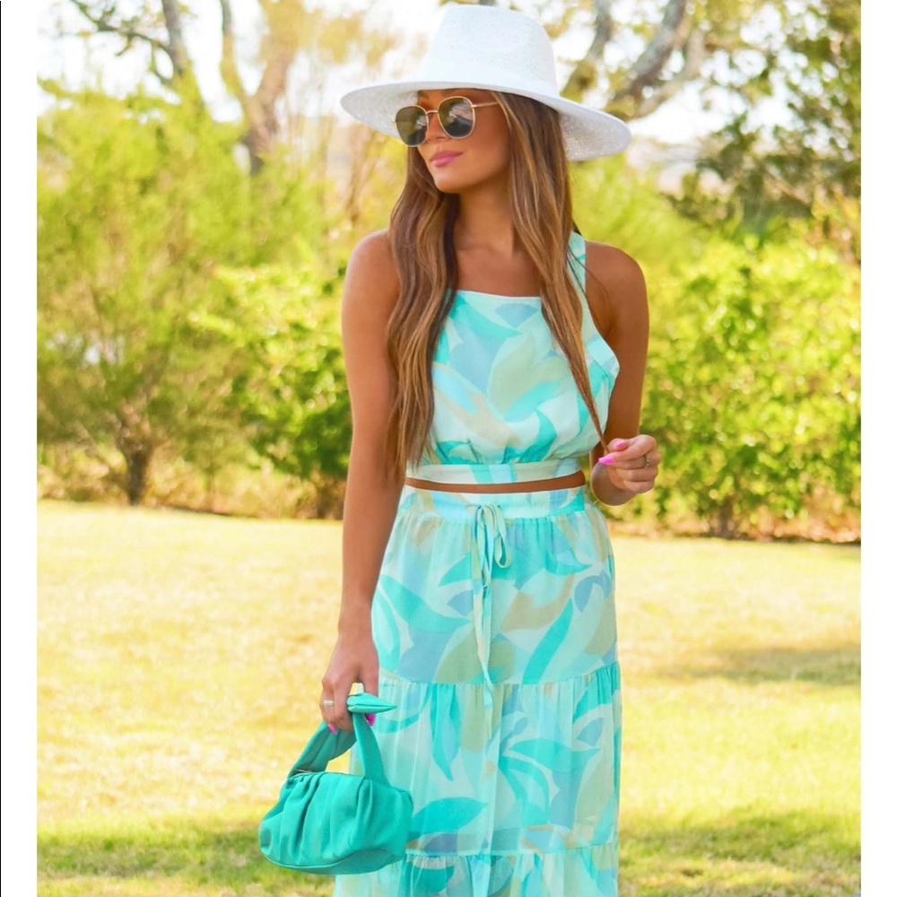 Hope’s Boutique Tropical Let’s Get Away Maxi Dress Two Piece Set